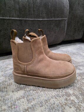 Girls Platform Ugg size 2